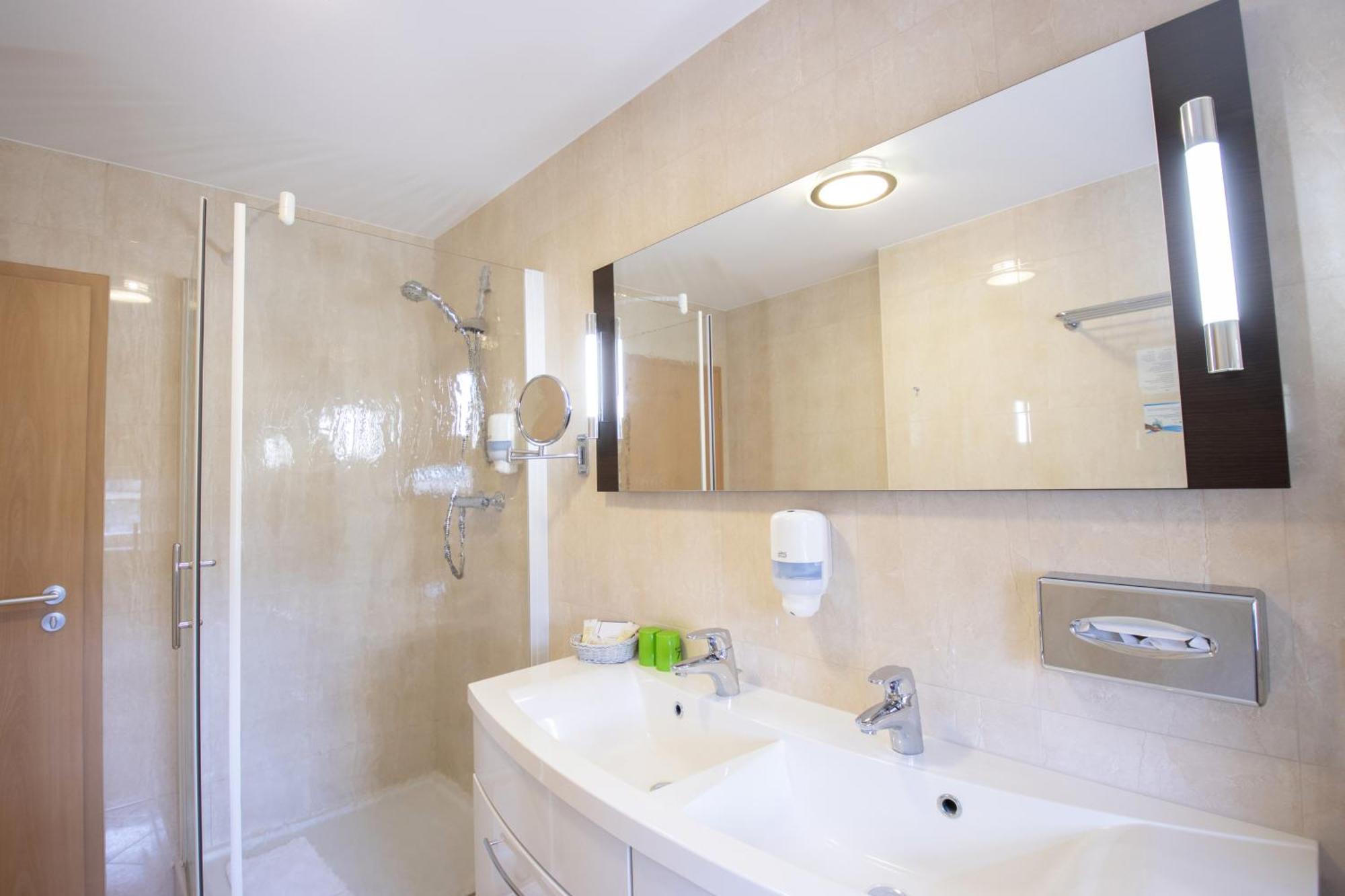 Seehotel Grossraeschen Dış mekan fotoğraf